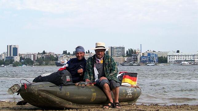 Im Schlauchboot über die Flüsse schippern, dies ist für Bernhard Hauser (rechts) und Albert Frey immer wieder ein beliebtes Abenteuer. ...