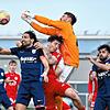 Comeback: Spielführer und Abwehrchef Bora Kalyon (links) trug bei seiner Rückkehr auf das Spielfeld mit einem Tor zum Sieg des VfB ...