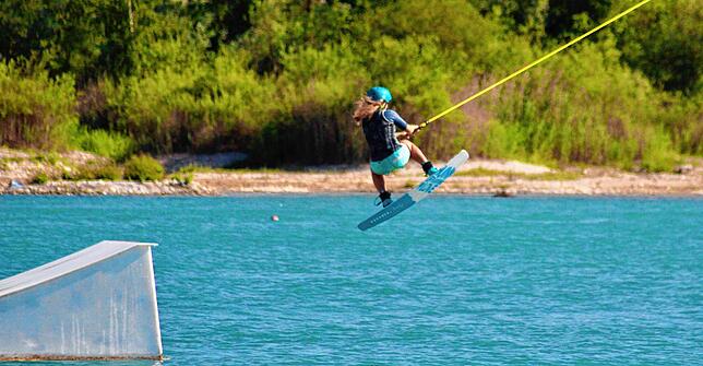 Die Wasserski- und Wakeboardanlage ist beliebt, was sich auch in den Kommentaren bei Facebook widerspiegelt.
