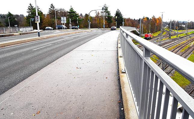 Diese Brücke in der Bertholdstraße über die Bahnlinie soll in den nächsten Jahren ebenfalls saniert werden.