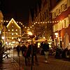 (Archivbild) So sah die Weihnachtsbeleuchtung in der Zollernstraße vor dem Brand von Juli 2024 aus. Doch die Feuerwehr musste bei den ...