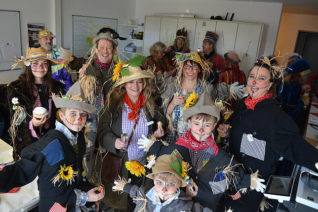 Bild 1: Bilder vom närrischen Besuch in der Markdorfer SÜDKURIER-Redaktion: So bunt und lustig war der Rosenmontag-Vormittag