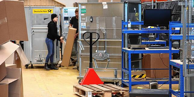 Das Start-Up versendet täglich 6000 Pakete in die Schweiz.