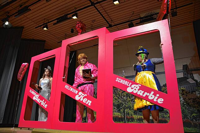 Meersburger Barbieworld: „Mir sind it aus Plastik und that isch fantastic“ sangen Katharina und Sebastian Schmäh sowie Monja ...