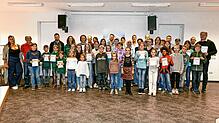 Vöhrenbach zeigt sich von seiner sportlichen Seite: Alle abgebildeten Personen freuen sich über ihren Erfolg bei der Abnahme des ...
