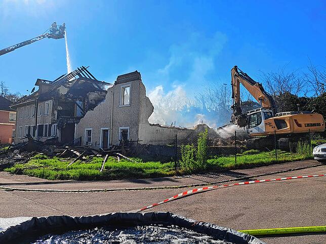 Bild 16: Bauernhaus in Albbruck brennt lichterloh - Bilder des Einsatzes