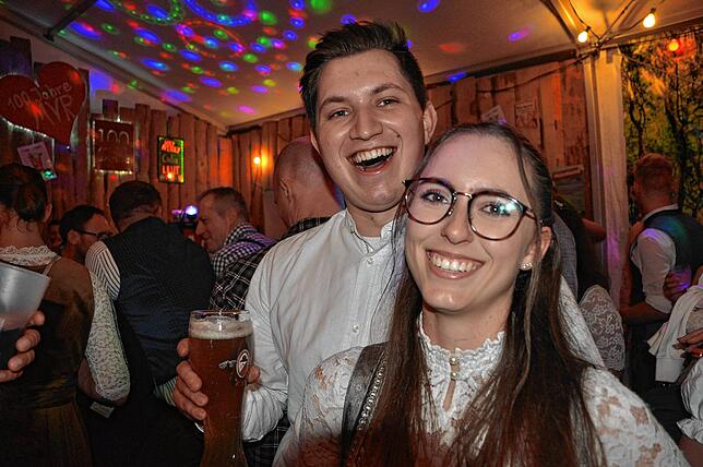 Bild 12: Vollgasstimmung war bei der Dirndl- und Lederhosenparty in Leimbach