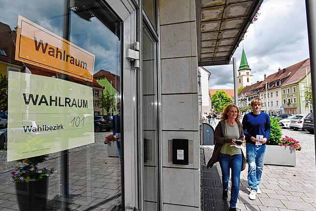 Heute wird gewählt, wie hier beim Wahllokal Rathaus in der Hüfinger Hauptstraße.