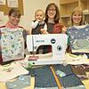 Auch das ist ein Angebot des Mehrgenerationenhauses: Angela Pittermann, Elena Obrich mit Söhnchen Max und Renate Hold (v.l.) stellten im ...