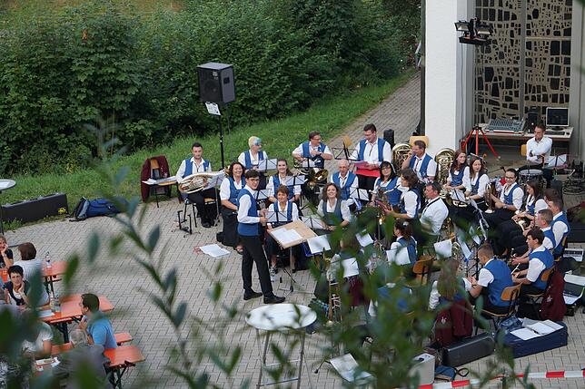 Gütenbach, Pfarrkirche St. Katharina, Fr, 26.7., 19 Uhr: Dieses Jahr findet das Konzert bereits um 19 Uhr auf dem Kirchenvorplatz statt. ...