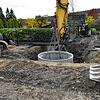 Hier sieht man, warum für eine Woche, die Hauptstraße komplett gesperrt werden musste: Die Arbeiten an der Verrohrung des Kabislandbachs ...