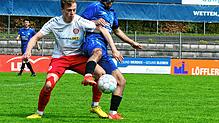 David Fritz (links, hier im Heimspiel gegen Kuppenheim) trifft mit dem SC Pfullendorf am Samstag auf den direkten Tabellennachbarn SV Linx.
