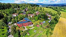 Die Siedlung Brachenreuthe am Waldrand hoch über dem Bodensee. Der rote Neubau ist 2014 entstanden. Die Änderung des Bebauungsplans soll ...