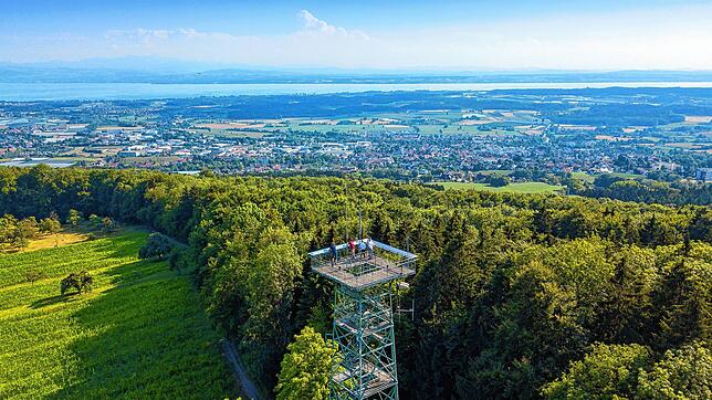 Der Gehrenbergturm ist ein Wahrzeichen von Markdorf. Im Wettbewerb um Touristen und Einkaufskunden wollen Stadtverwaltung und ...