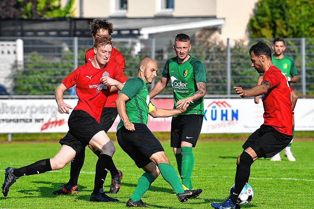 Bild 20: SV Herten müht sich zu einem 2:0 gegen den FC Hochrhein &ndash; und wir haben Bilder!