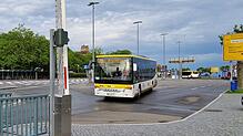 Mit der Regiobuslinie 700 geht es direkt auf die Fähre. Hier ist auch das 49-Euro-Ticket gültig.