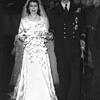 Die damalige Prinzessin Elizabeth und ihr Mann Philip Mountbatten beim Verlassen der Westminster Abbey kurz nach ihrer Trauung am 20. ...