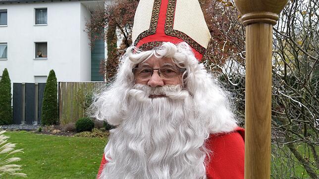 Ein Nikolaus spricht Tacheles: der Häfler Berthold Erich Schwarz.
