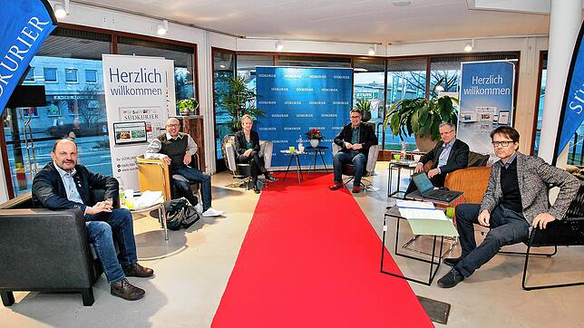 Die Expertenrunde (von links): Josef Herdner, Bürgermeister von Furtwangen, Kreishandwerksmeister Martin Ballof, Schulleiterin Barbara ...
