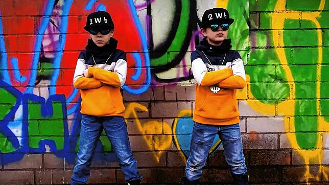 Luke und Jamie Waßmer haben als Band &bdquo;2WB&ldquo; einen Song über Corona aus Kindersicht aufgenommen.