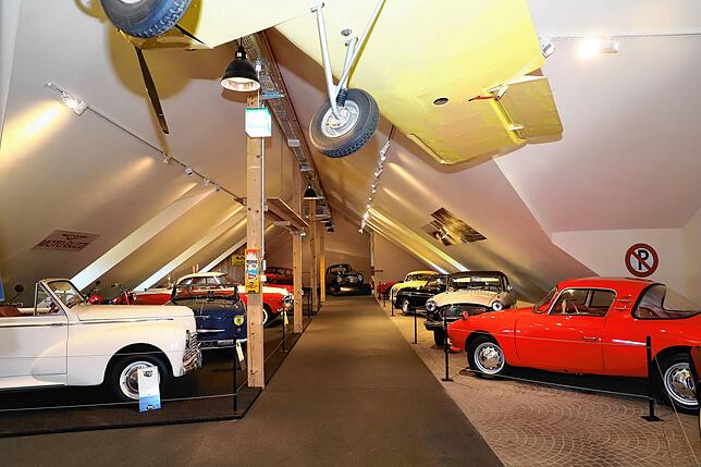 Ein Blick in die neue Sonderschau des Auto- und Traktormuseums mit Automobilen der Nachkriegsjahre.
