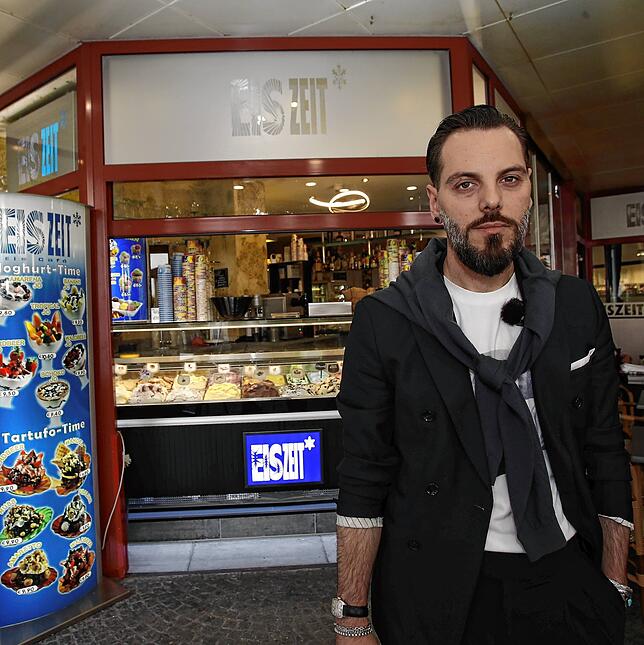Die Verpackungssteuer geht an die Substanz von kleinen Familienbetrieben. Ilazi Erdzan vom Eiscafé Eiszeit denkt schon darüber nach, ...