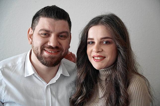 Ali Mir Yousef und Diana Zeino stammen aus Syrien und leben jetzt in Singen. Sie kennen sich, seit sie kleine Kinder waren. Geheiratet ...