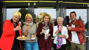 Sie freuen sich auf die erste Genussmesse „Gaumenfreuden“ vom 3. bis 5. Oktober in der Stadthalle Tiengen (von links): Messemacherin ...