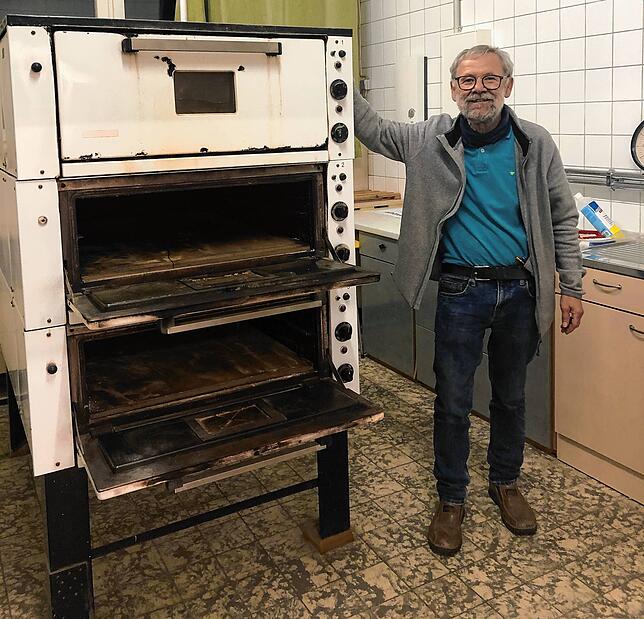 Ortsvorsteher Hubert Stekeler hofft auf den Erhalt des Backhauses in Thalheim.