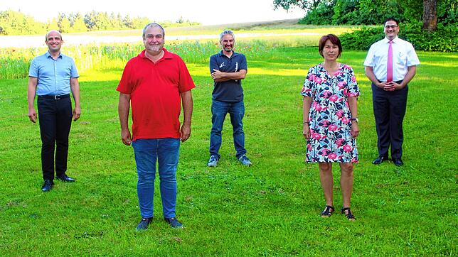 Ihre Herzen brennen für die Eisenbahn, deshalb bilden sie den Vorstand des frisch gegründeten Fördervereins Räuberbahn (von links): ...