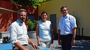 Andreas Bachmaier, Leiter Energiesysteme beim Stadtwerk am See, Heike Sonntag, Kämmerin der Stadt Meersburg, und Albert Klesel, Leiter ...