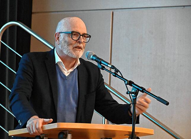 Der Stockacher Bürgermeister Rainer Stolz bei der Einwohnerversammlung im April 2023. Er tritt bei der Wahl im Oktober nicht mehr an.