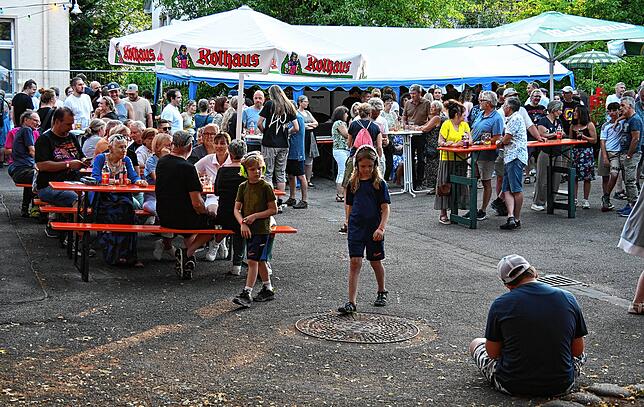 Bild 2: Sommer, Musik, gute Laune: So feierte Gurtweil das Gurtwiil Open Air 2025 - Das sind die besten Bilder