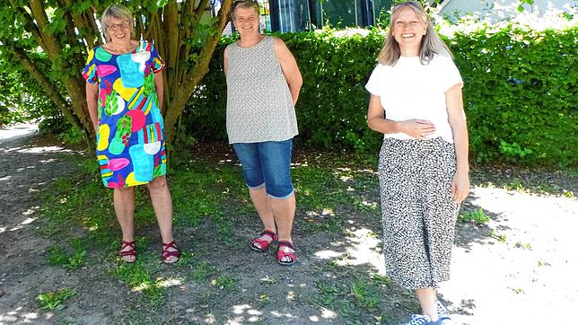 Setzen die neue Gruppe für Kinder um (von links): Christa Rummel, Leiterin der Kita Hoppetosse, Gabriele Weschenfelder, Leiterin des ...