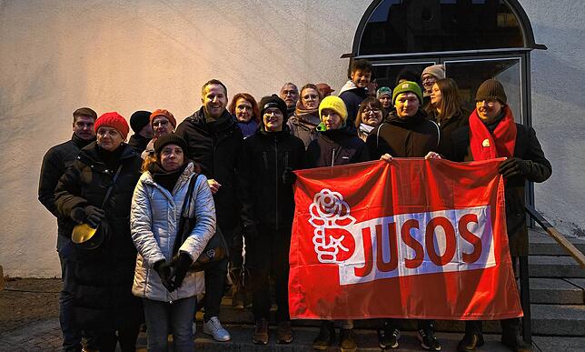 Auch Mitglieder der SPD-Jugendorganisation Jusos nahmen an der Mahnwache teil – unter ihnen der frühere Jusos-Landesvorsitzende und ...