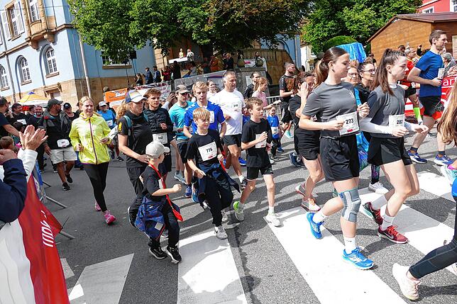 Bild 16: Donaueschingen schnürt die Laufschuhe. Schutzengellauf für den guten Zweck bringt 11000 Euro ein.