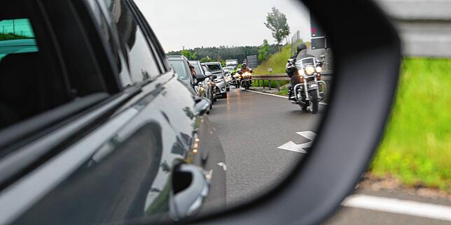 Vor Beginn des Southside-Festvials bilden sich auf den Zufahrtsstraßen oft Staus, wie hier im Juni 2019.