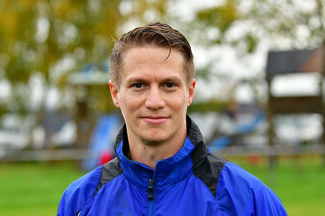 Lucas Eschbach (30) lebt in Rheinfelden, arbeitet in Basel. Mit Fußball begann er beim SV Herten, wechselte als B-Junior zum SV ...