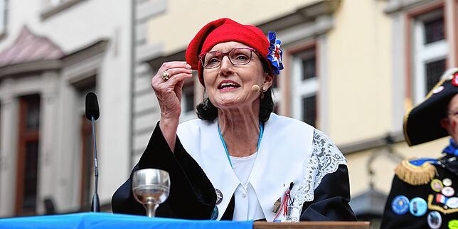 Bestens aufgelegt: Claudia Zähringer bei ihrer Verteidigungsrede.
