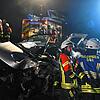 Tödlicher Unfall auf der Bundesstraße 314 bei Hilzingen: Das Auto wurde bei dem Frontalzusammenstoß komplett demoliert.
