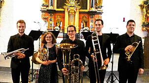 Das Urban-Brass-Quintett in der Kirche St. Benedikt (von links): Daniel Albrecht, Miriam Zimmermann, Andrin Lüchinger, Julian Huß und ...