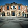 Haus in praller Sonne und ohne Klimaanlage: das Festspielhaus in Bayreuth.