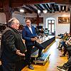 Wie entsteht Musik? Das erfahren die Gewinner bei „Der SÜDKURIER öffnet Türen“ von Komponist Enjott Schneider (links) und Hans-Georg ...