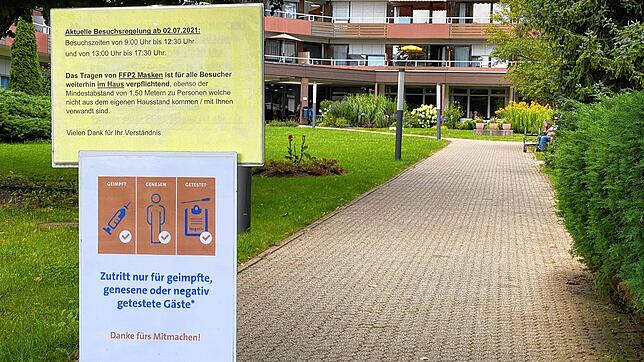 Geimpft, genesen oder negativ getestet: Wer Angehörige im Pflegeheim, wie hier in Donaueschingen, besuchen will, muss einiges beachten.