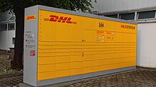 Diese DHL-Packstation in der Gottlieb-Daimler-Straße in Singen wird mit der Kraft der Sonne betrieben.
