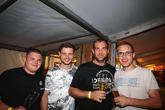 Bild 9: So war die Stimmung beim Aach-Linzer Weinfest