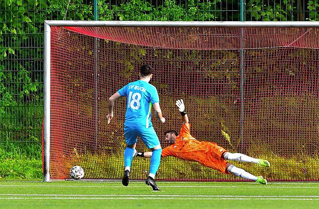 Nervenstark: So wie hier auf dem Archivfoto bei einem Spiel in Laufenburg bewahrte Dawid Armanowski (Nr. 18) auch in der Partie beim FC ...