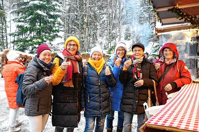 Bild 2: Besucheransturm auf dem Weihnachtsmarkt in der Ravennaschlucht