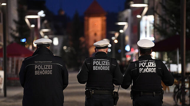 Jetzt ist die Stadt wieder zuständig für alle Maßnahmen auf Grundlage der Corona-Verordnung, da die Inzidenz seit mehr als sieben Tagen ...