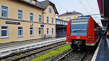 Auch im Bodenseekreis sowie den benachbarten Landkreisen müssen Bahnkunden, hier ein Archivbild vom Stadtbahnhof in Friedrichshafen, ...